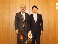 駐大阪・神戸ドイツ連邦共和国総領事が知事を表敬訪問した際の写真