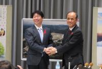 伊原木知事と岡山市長との懇談会での写真