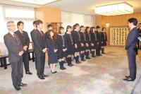 明誠学院高等学校書道部が知事を表敬訪問した際の写真