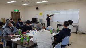 理想の経営について発表する参加者