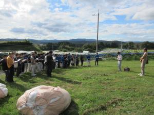 吉備中央町のブドウ園で研修1