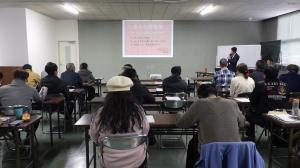 専門家から法人化の説明を受ける認定農業者