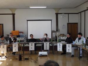 10年後について話し合う参加者