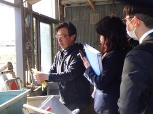 黄ニラの調整方法を説明する部会長