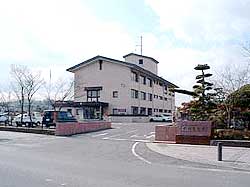 総社警察署の外観の写真