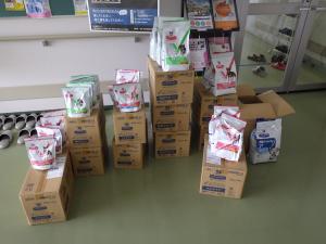 寄附されたフードの写真