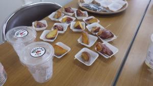 試食用の大学芋の新商品