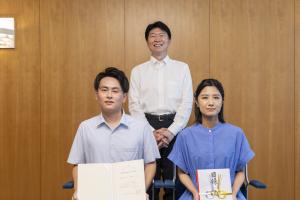 贈呈式の様子