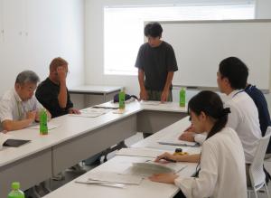 農業体験研修の修了式で研修の所感を述べる研修生の写真（美咲町）