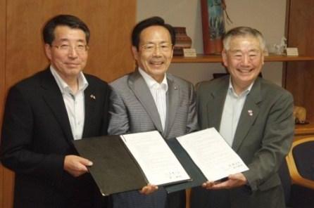 ＮＥＸＣＯ西日本との包括的相互協力協定締結式の写真
