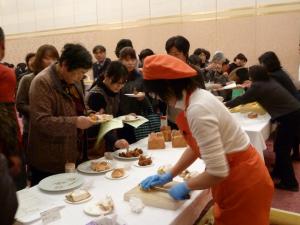 米粉商品の試食・展示