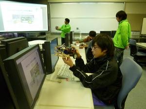 ロボットに興味津々