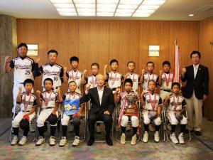 ヤング山陽スポーツ少年団（学童軟式野球）チームの皆さんが、副知事を表敬訪問