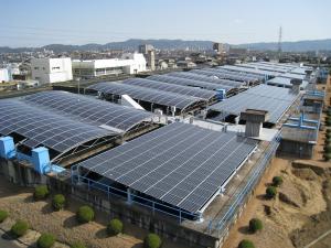 鶴新田浄水場太陽光発電システムの写真