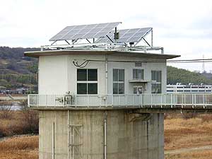 西阿知取水場太陽光発電システムの写真