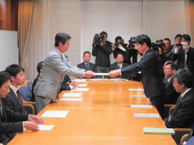 知事への要望(JR山陽本線等倉敷駅付近連続立体交差事業整備促進岡山県議会議員連盟）