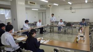 情報交換を行う参加者