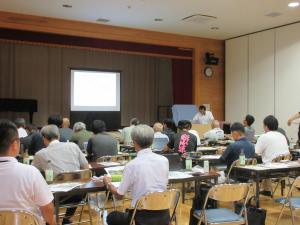 BS資材の説明を受ける参加者